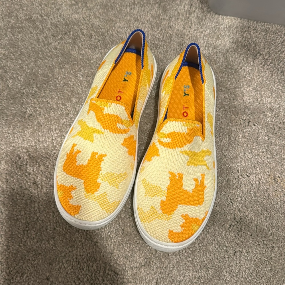 Sz 2 Rothy’s puppy camo